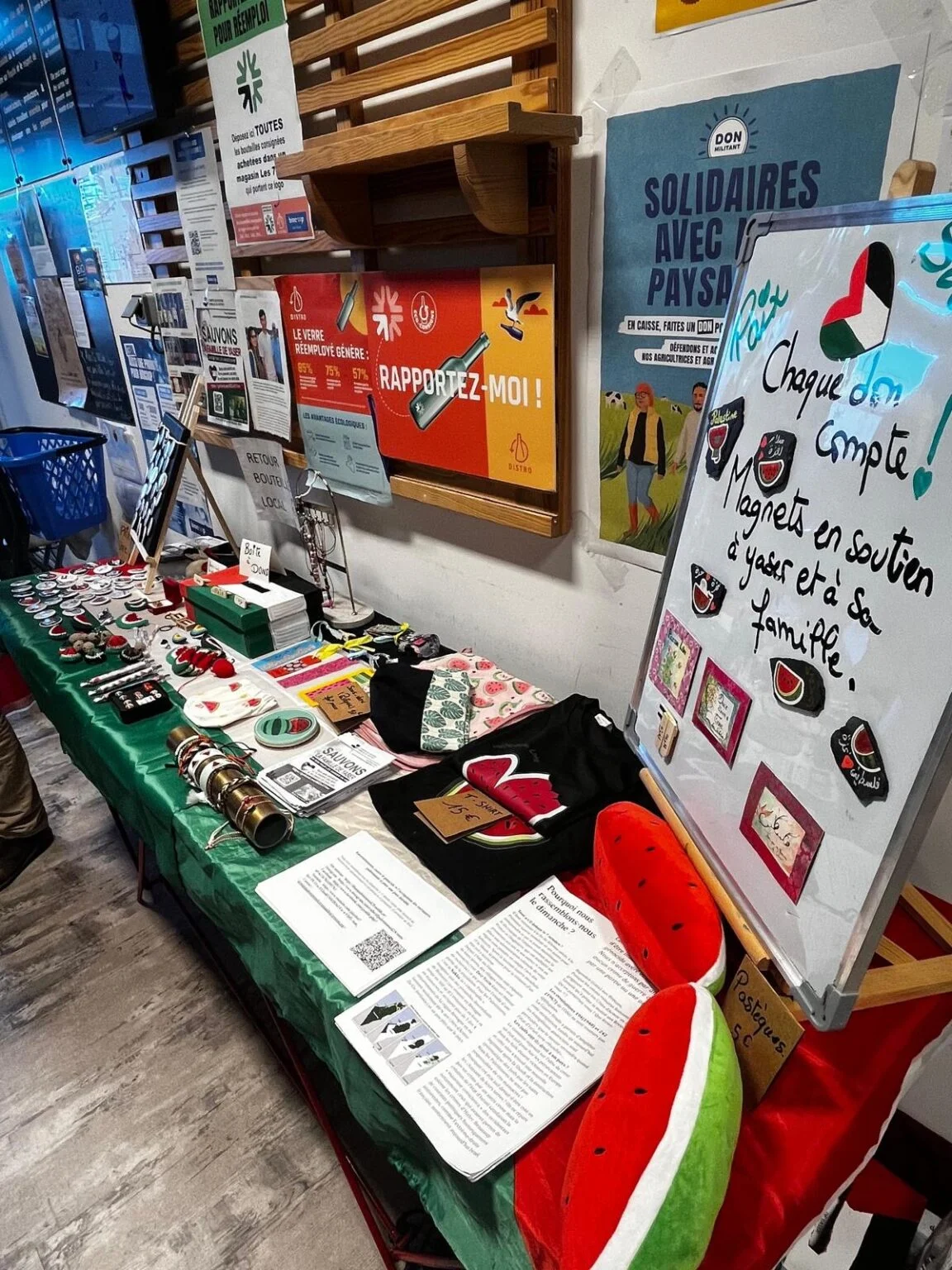 Human Sea Bridge solidarity stall in a shop in Brittany.